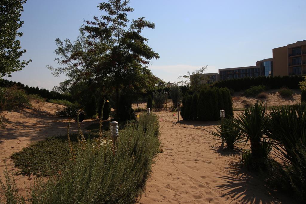 Menada Dune Residence Apartments Pantai Sunny Bagian luar foto