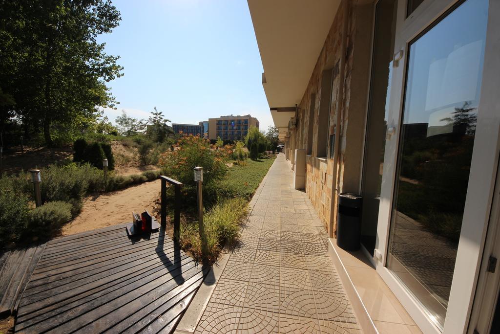 Menada Dune Residence Apartments Pantai Sunny Bagian luar foto